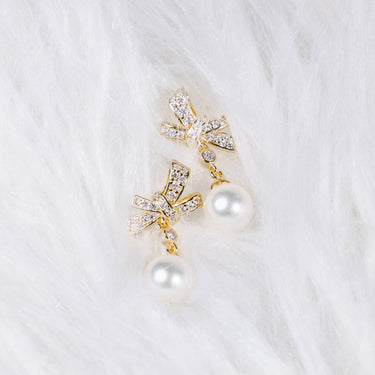 White Freshwater Pearl & Diamond Lazora Earrings - DE BLANCAS